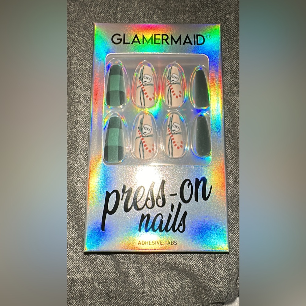 Glamermaid Press On Nails. Long
Christmas Design